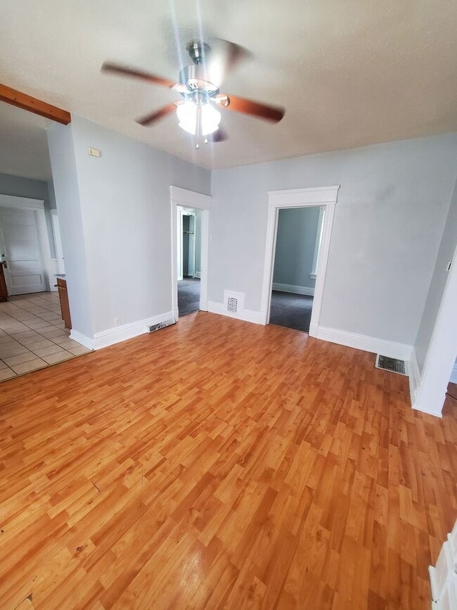 2215-2217 W Mineral St.
