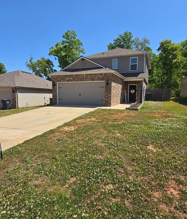 221 Highland View Dr in Lincoln, AL - Building Photo - Building Photo