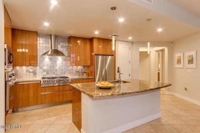 140 E Rio Salado Pkwy in Tempe, AZ - Building Photo - Building Photo
