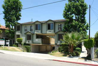 Mayflower Villas in Monrovia, CA - Building Photo - Building Photo