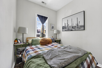 1914 W Henderson St in Chicago, IL - Building Photo - Building Photo