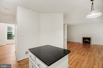 9308 Paul Dr in Manassas Park, VA - Foto de edificio - Building Photo