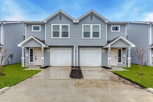 8105 Corinth St in Houston, TX - Building Photo