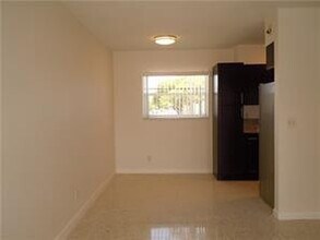 270 NE 40th St in Oakland Park, FL - Building Photo - Building Photo