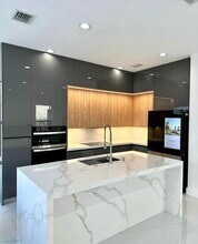 9909 W 32nd Ln in Hialeah, FL - Building Photo - Building Photo