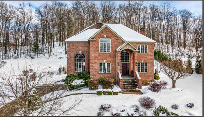 806 Gallant Fox Ln in Cranberry Township, PA - Building Photo
