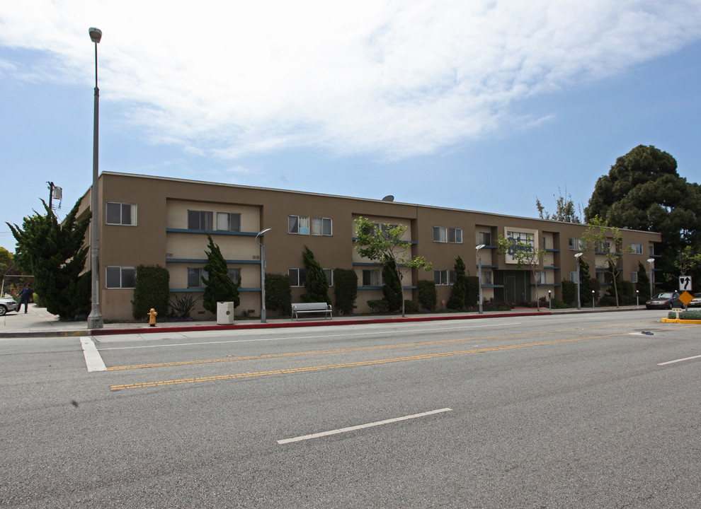 The Bahamas Apartments in Santa Monica, CA - Building Photo