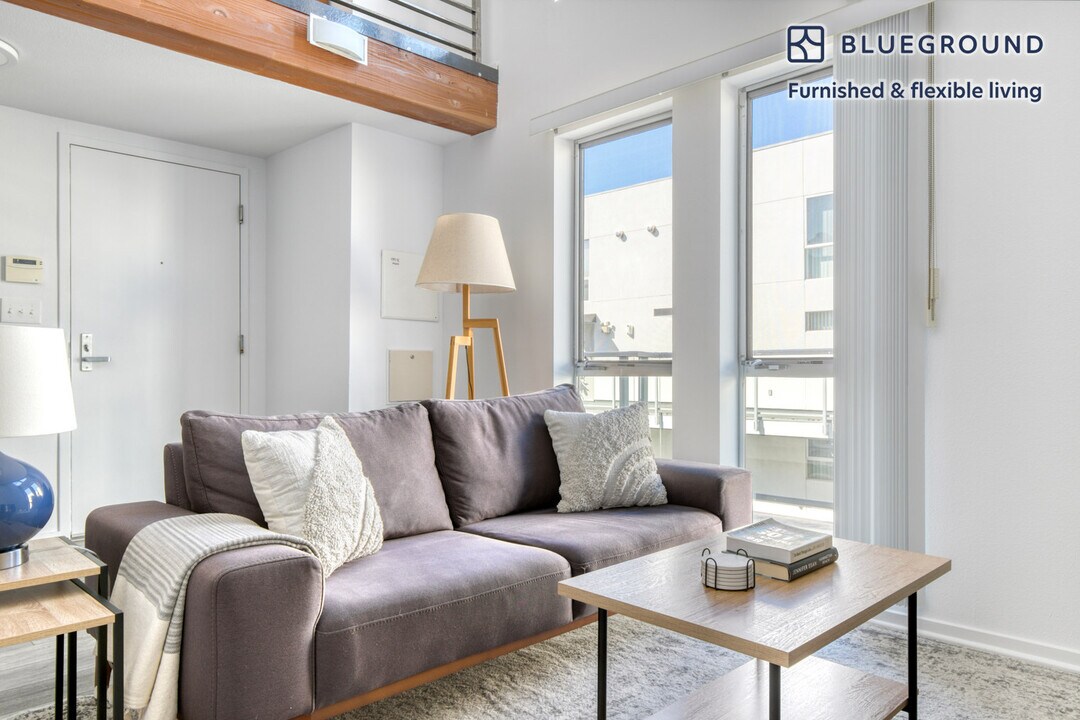 4133 Redwood Ave in Los Angeles, CA - Building Photo