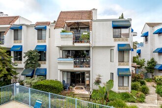 Pines of La Jolla in San Diego, CA - Building Photo - Building Photo