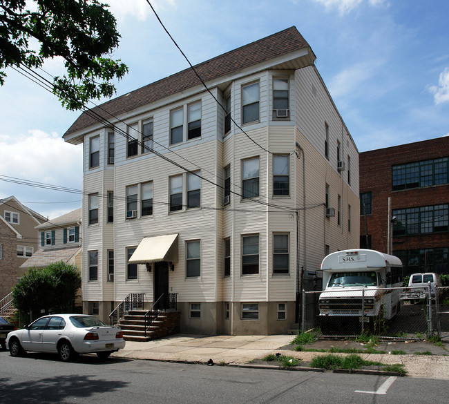 103-105 Devon St in Kearny, NJ - Building Photo - Building Photo