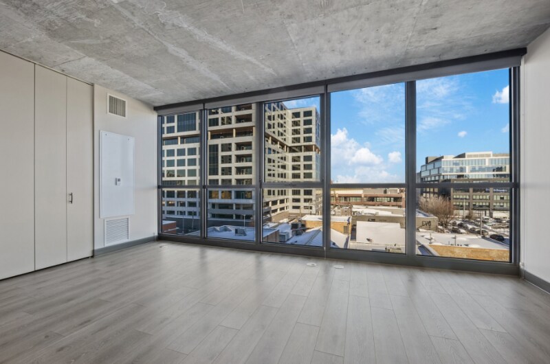 180 N Ada St-Unit -304 in Chicago, IL - Building Photo