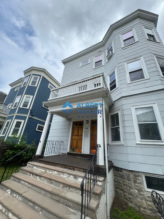 23 Tufts St, Unit 2 in Cambridge, MA - Building Photo