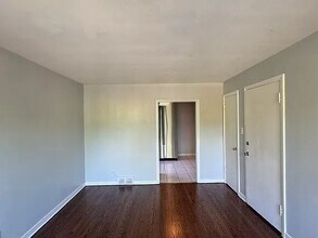 8957 Lamon Ave in Skokie, IL - Foto de edificio - Building Photo