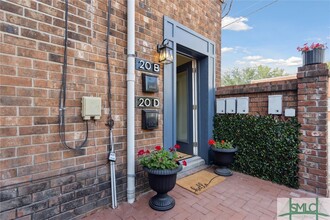 20 W Duffy St in Savannah, GA - Foto de edificio - Building Photo