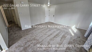 227 Grand Larry St, Unit 3 in Anchorage, AK - Building Photo - Building Photo