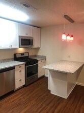 4 Lanterns in Chico, CA - Building Photo - Interior Photo