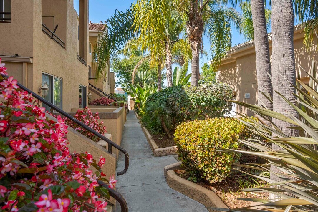3957 Nobel Dr in San Diego, CA - Building Photo