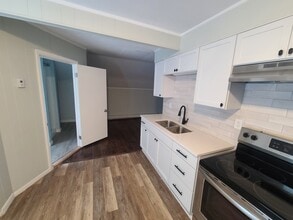 133 First St, Unit 2 in East Providence, RI - Foto de edificio - Building Photo