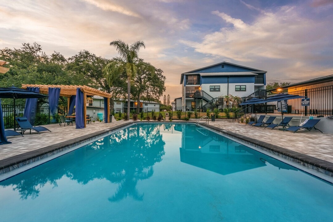 Altura Largo in Largo, FL - Foto de edificio