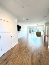 918 NW 23rd Ct, Unit 1 in Miami, FL - Building Photo - Building Photo