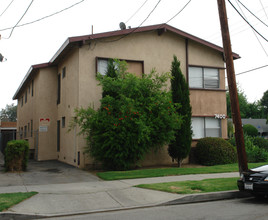 7400-7408 Canby Ave in Reseda, CA - Building Photo - Building Photo