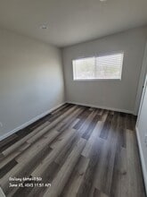 205 S Pacific Hwy in Talent, OR - Building Photo - Building Photo