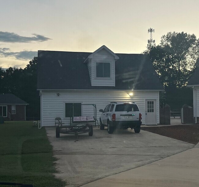 6225 Lumber Ln, Unit Guest House in Kannapolis, NC - Foto de edificio - Building Photo