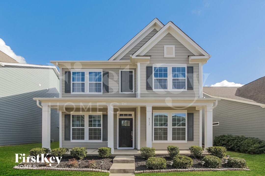 8137 Kalson St in Huntersville, NC - Building Photo