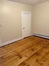 62 4th St, Unit 3 in Auburn, ME - Building Photo - Building Photo