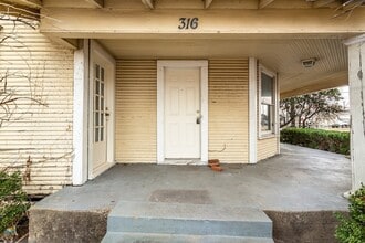 316 W Avenue A in Garland, TX - Foto de edificio - Building Photo