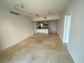185 SW 7th St, Unit 1709 in Miami, FL - Building Photo - Building Photo