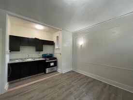 1 Noll Pl in Newark, NJ - Building Photo
