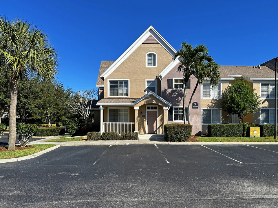 1593 SE Pomeroy St in Stuart, FL - Building Photo