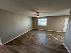 10222 Oak Gate Ln in Dallas, TX - Building Photo - Building Photo