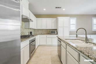 13000 Pemberley Passage Ave in Bakersfield, CA - Building Photo - Building Photo