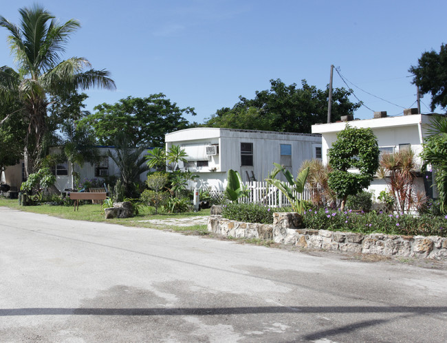 The Palms at Pine Island in Bokeelia, FL - Building Photo - Building Photo