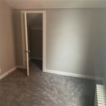 1818 Plainview Ave in Pittsburgh, PA - Foto de edificio - Building Photo