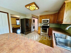 117 Pauline Dr in Monroeville, PA - Building Photo - Building Photo