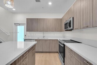 8363 NW 41st St, Unit A-109 in Doral, FL - Building Photo - Building Photo