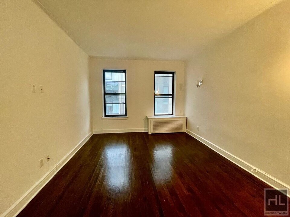 163 E 87th St in New York, NY - Building Photo