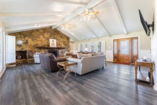 607 N Duncanville Rd in Cedar Hill, TX - Building Photo