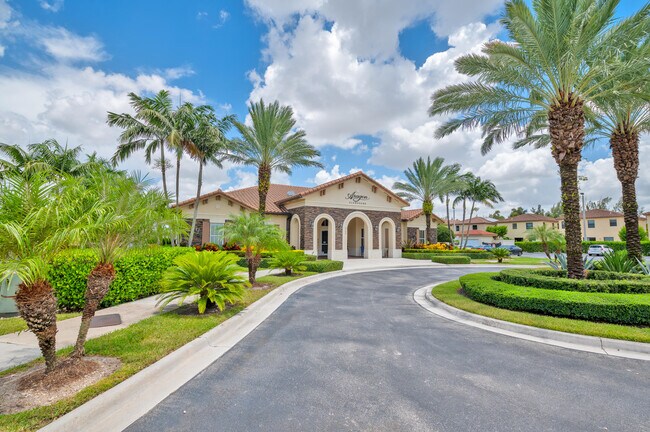 3526 W 86th Terrace in Hialeah, FL - Building Photo - Building Photo