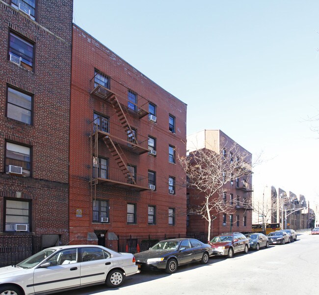 35-06 94th St in Jackson Heights, NY - Foto de edificio - Building Photo