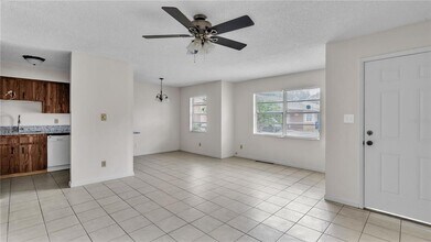 2121 S San Gully Rd in Lakeland, FL - Building Photo - Building Photo