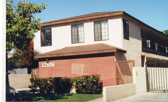 12606 Kornblum Ave in Hawthorne, CA - Building Photo - Building Photo