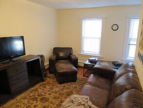 30 Prichard Ave in Somerville, MA - Foto de edificio - Building Photo