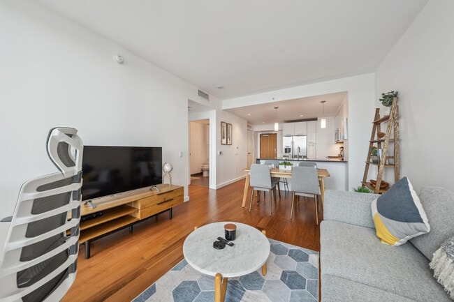 399 Fremont St in San Francisco, CA - Building Photo - Building Photo