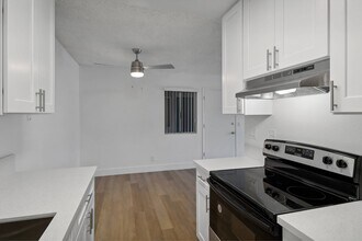 Terre at 1019 Peach in El Cajon, CA - Building Photo - Building Photo