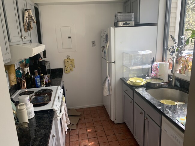 192 Allston St, Unit #2 in Boston, MA - Foto de edificio - Building Photo