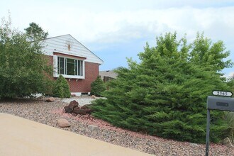 2565 Willow Ln in Lakewood, CO - Building Photo - Building Photo